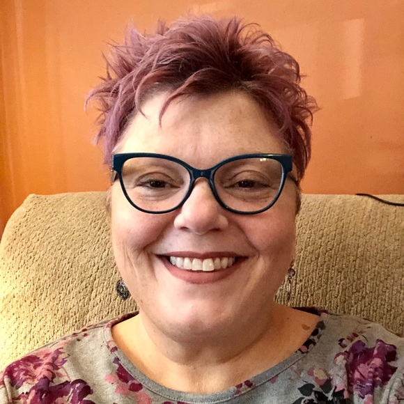 Meet your Posher, Pam - Picture 1 of 1